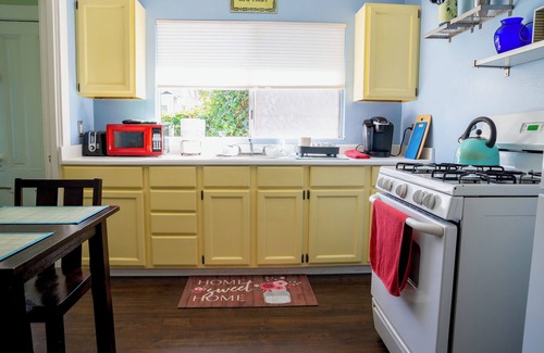 West Alameda Cottage | Charming 1-bedroom cottage in serene Alameda with WiFi