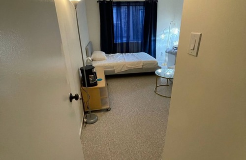 Mount Vernon House | Charming 1-bedroom for female Guest in lovely Alexandria