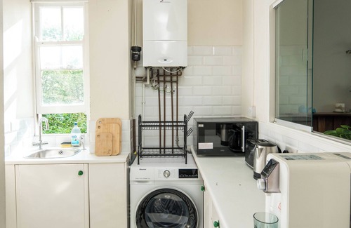 Shepherd's Bush Apartment | Charming 1-Bedroom Flat in Shepherd's Bush: Great Location