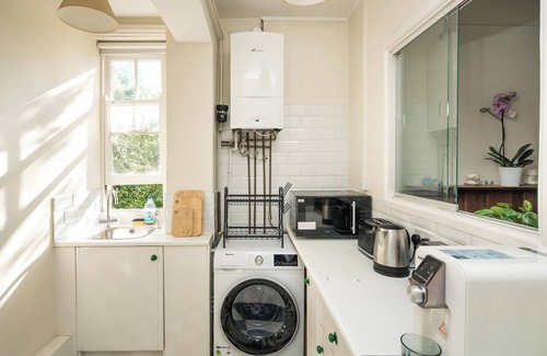 Shepherd's Bush Apartment | Charming 1-Bedroom Flat in Shepherd's Bush: Great Location