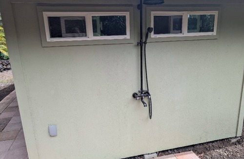 Kehena House | Charming 1-bedroom Glamping Getaway in Pāhoa with WiFi