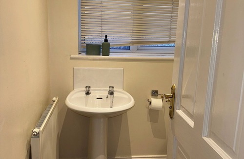 Leicester House | Charming 1-bedroom house in pleasant Thurmaston with WiFi