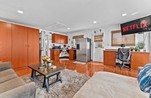 Inglewood House | Charming 1-bedroom house in delightful Inglewood with AC