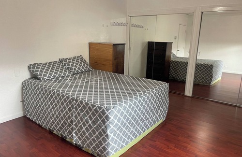 Oakland House | Charming 1-bedroom house in wonderful Oakland with WiFi, AC