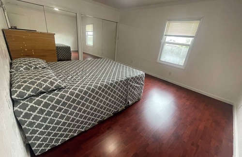Oakland House | Charming 1-bedroom house in wonderful Oakland with WiFi, AC