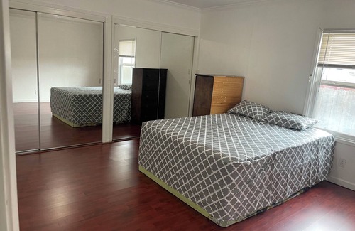 Oakland House | Charming 1-bedroom house in wonderful Oakland with WiFi, AC