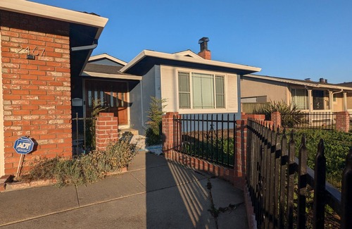 Union City House | Charming 1-bedroom in a house with WiFi in Union City