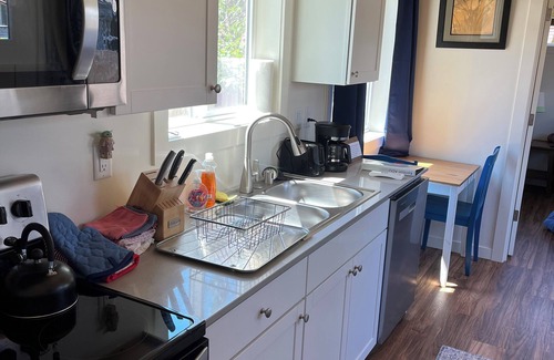 Kenton House | Charming 1-bedroom tiny house in Portland with WiFi, AC