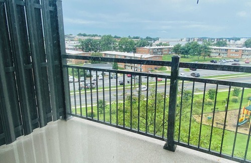 College Park Apartment | Charming 1-bedroom apartment in pleasant Hyattsville. Just steps to the Mall