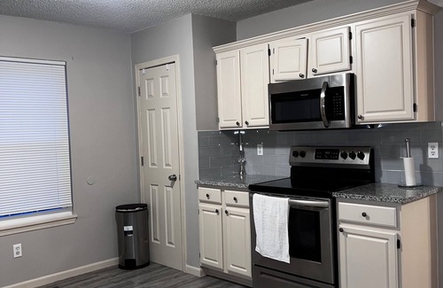 Waldron House | Charming 1-bedroom house with AC, and a shared living and kitchen space.