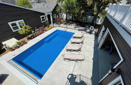 South Haven Cottage | Charming 1-bedroom cottage WiFi and AC, Beach, Pool, FireplacenPool Table, Ping