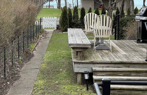 South Haven Cottage | Charming 1-bedroom cottage WiFi and AC, Beach, Pool, FireplacenPool Table, Ping