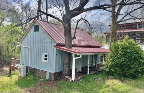 Weaverville Cottage | Charming 1-bedroom Cottage in lovely Weaverville