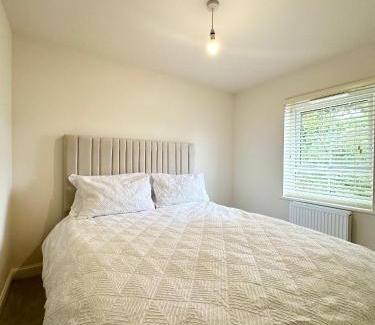 Preston House | Charming 1 Bedroom with Private Bath