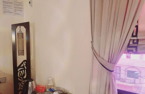 Karachi House | Charming 1 Bedroom with Private Bath in Clifton. Karachi.