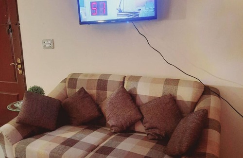 Karachi House | Charming 1 Bedroom with Private Bath in Clifton. Karachi.