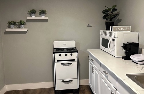 Johnstown Apartment | Charming 1-king-bedroom apartment in Johnstown