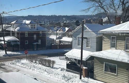 Johnstown Apartment | Charming 1-king-bedroom apartment in Johnstown