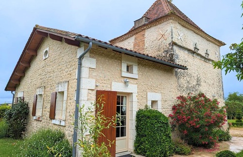 Saint-Romain Cottage | Charming 17th-Century Dovecote: Private Garden, Forest Nearby, Baby Equipment, Pet-Friendly