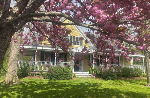 Eastham House | Charming 1800s Cape Cod home near beaches, bike trails, sunset hotspots & more!
