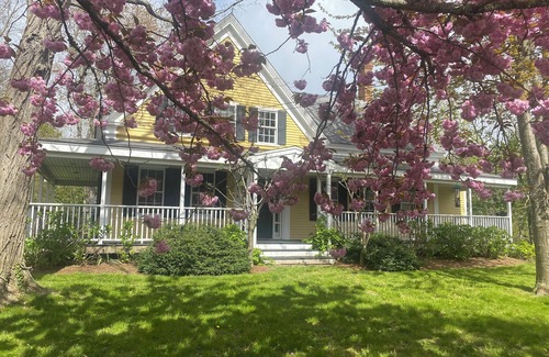 Eastham House | Charming 1800s Cape Cod home near beaches, bike trails, sunset hotspots & more!
