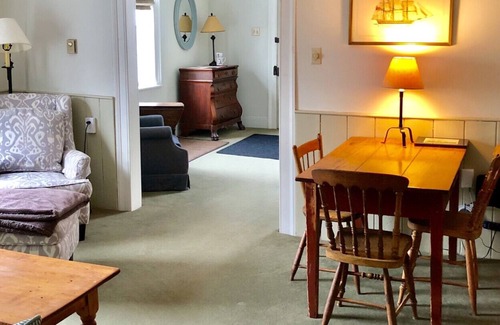 Kingston House | Charming 1843 home in the heart of downtown Kingston