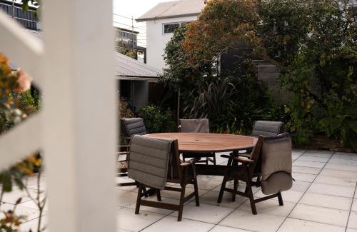 Edgeware Villa | Charming 1920s Villa on Bealey Ave