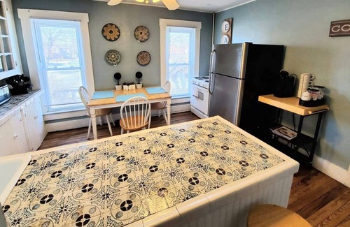 West Carrollton House | Charming 1Bed/1Bath (upstairs) apartment *Extended Stay*
