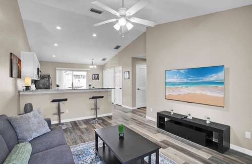 Tampa House | Charming 2/2 Duplex in Ybor - Perfect for Traveling Nurses and Professionals