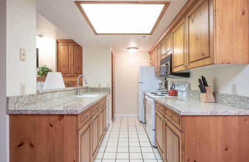 Deer Valley House | Charming 2 BDR Getaway w/Views & Private Hot Tub!