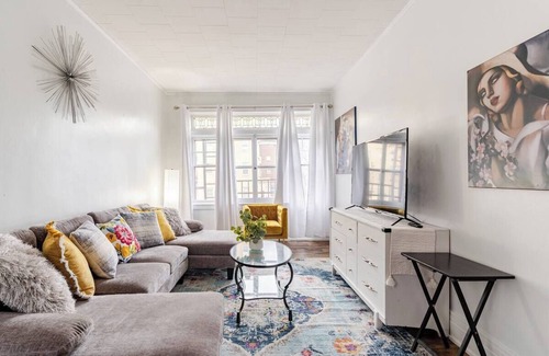 East Avenue Apartment | Charming 2-bdrm apt on lovely Park Ave. long-term option available