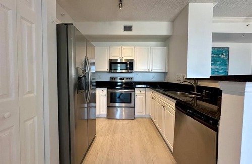 Downtown West Palm Beach Condo | Charming 2-BDRM 2-BA PENTHOUSE TOP FLOOR condo in Downtown West Palm Beach, pkng