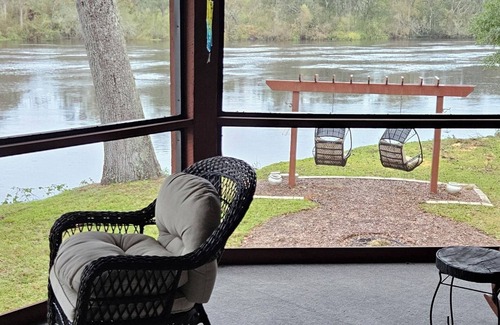 Bell House | Charming 2 Bed/2 Bath On the Suwannee River near Rock Bluff Springs.