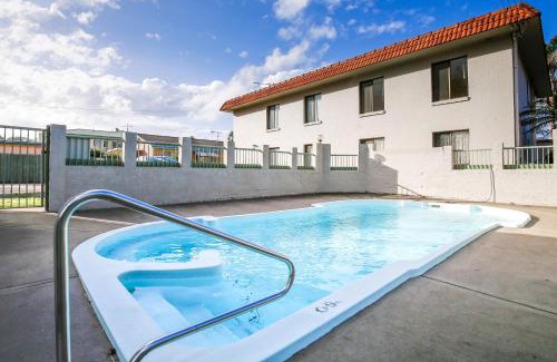 Batemans Bay Apartment | Charming 2-Bed Apartment with Bay Views