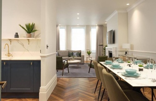 City of Westminster Apartment | Charming 2-Bed Apartment w/Weekly Housekeeping & Fully Equipped Kitchen