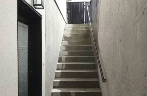 Lynn Valley House | Charming 2 bedroom Lynn Valley Suit/5 mins walk to village and transit