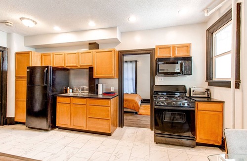 Uptown Condo | Charming 2-Bed Condo Minutes to Downtown Denver, Dining & Entertainment