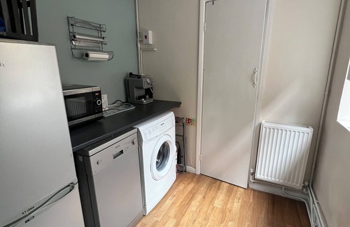 Canterbury House | Charming 2 bed cottage in the heart of Canterbury with parking nearby