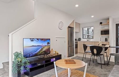 Mount Albert House | Charming 2 Bed Family Home