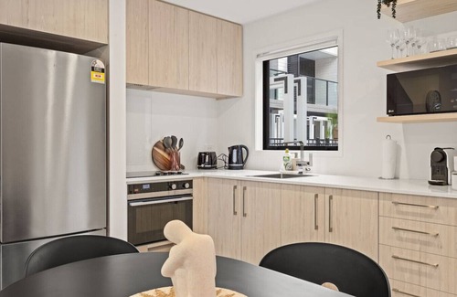 Mount Albert House | Charming 2 Bed Family Home