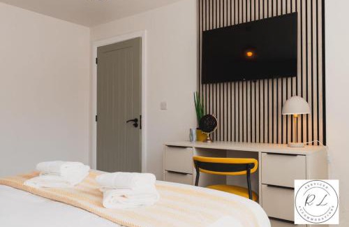 Leicester Apartment | Charming 2-Bed Flat by Glenfield Hospital - Sleeps 6