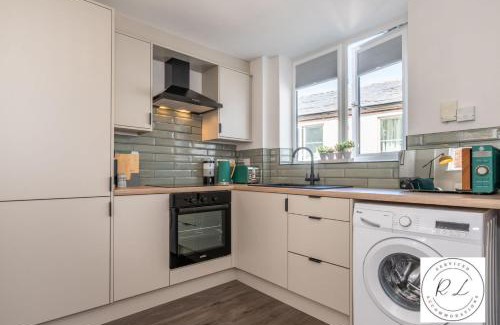 Leicester Apartment | Charming 2-Bed Flat by Glenfield Hospital - Sleeps 6