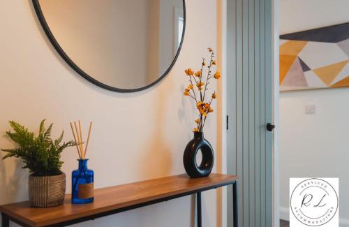 Leicester Apartment | Charming 2-Bed Flat by Glenfield Hospital - Sleeps 6