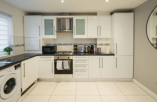 Harrow Road House | Charming 2-Bed House in Central