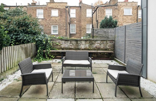 Harrow Road House | Charming 2-Bed House in Central