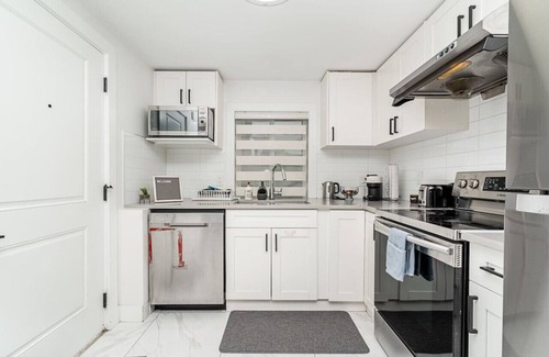 Sunset House | Charming 2 Bed Laneway House