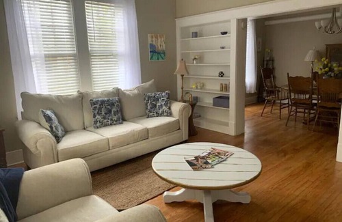 Vicksburg Apartment | Charming 2 bed-room apartment in heart of town