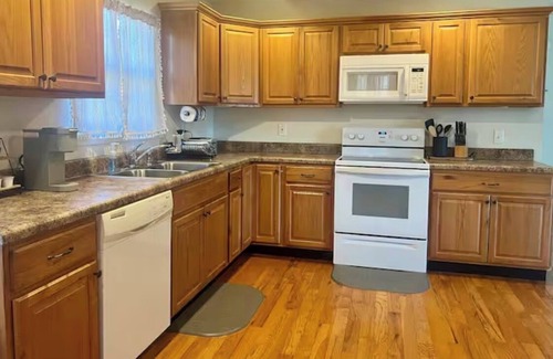 Lookout Mountain House | Charming 2-Bedroom Bungalow on Lookout Mountain