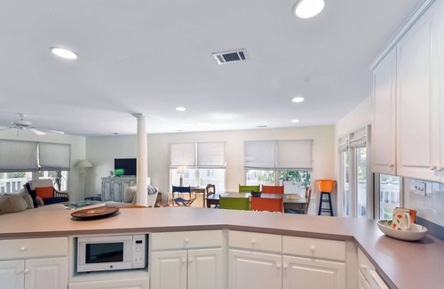 East Beach House | Charming 2 bed, 2 bath beach cottage on East Beach