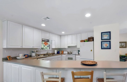 East Beach House | Charming 2 bed, 2 bath beach cottage on East Beach